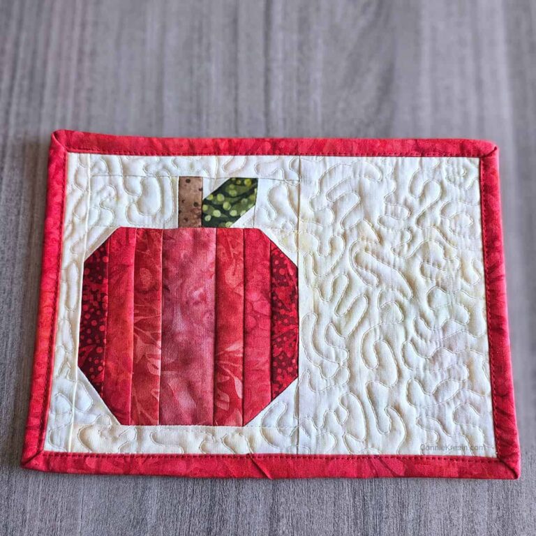 Apple Mug Rug Tutorial - Free Patterns